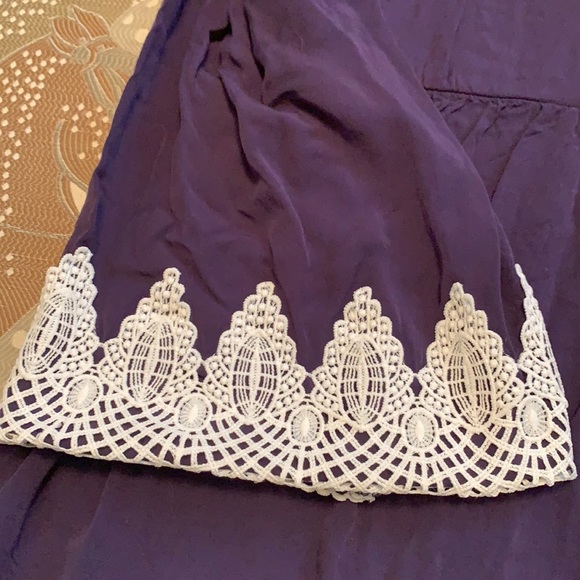 Doe and Rae ~ Small~ Tunic-Like Dress ~ Bell Sleeves w/Lace Overlay - Picture 11 of 11